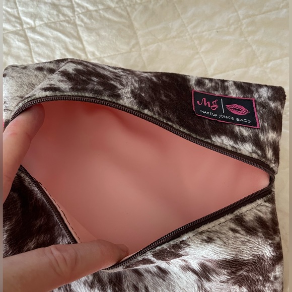 Makeup Junkies Bags Cow Animal Print EUC - Picture 2 of 7